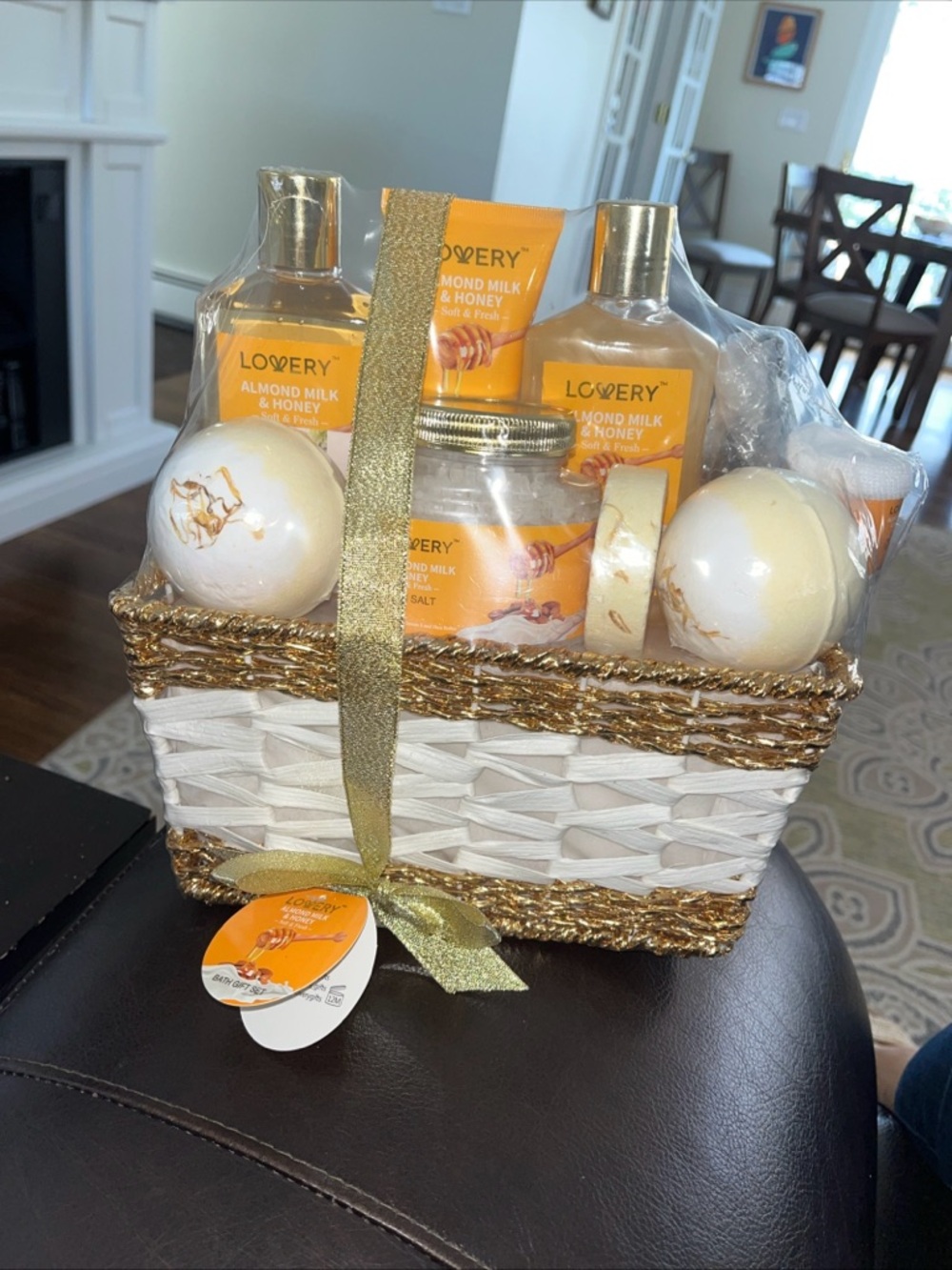 Lovery Almond Milk & Honey Bath Gift Set — Gold & White